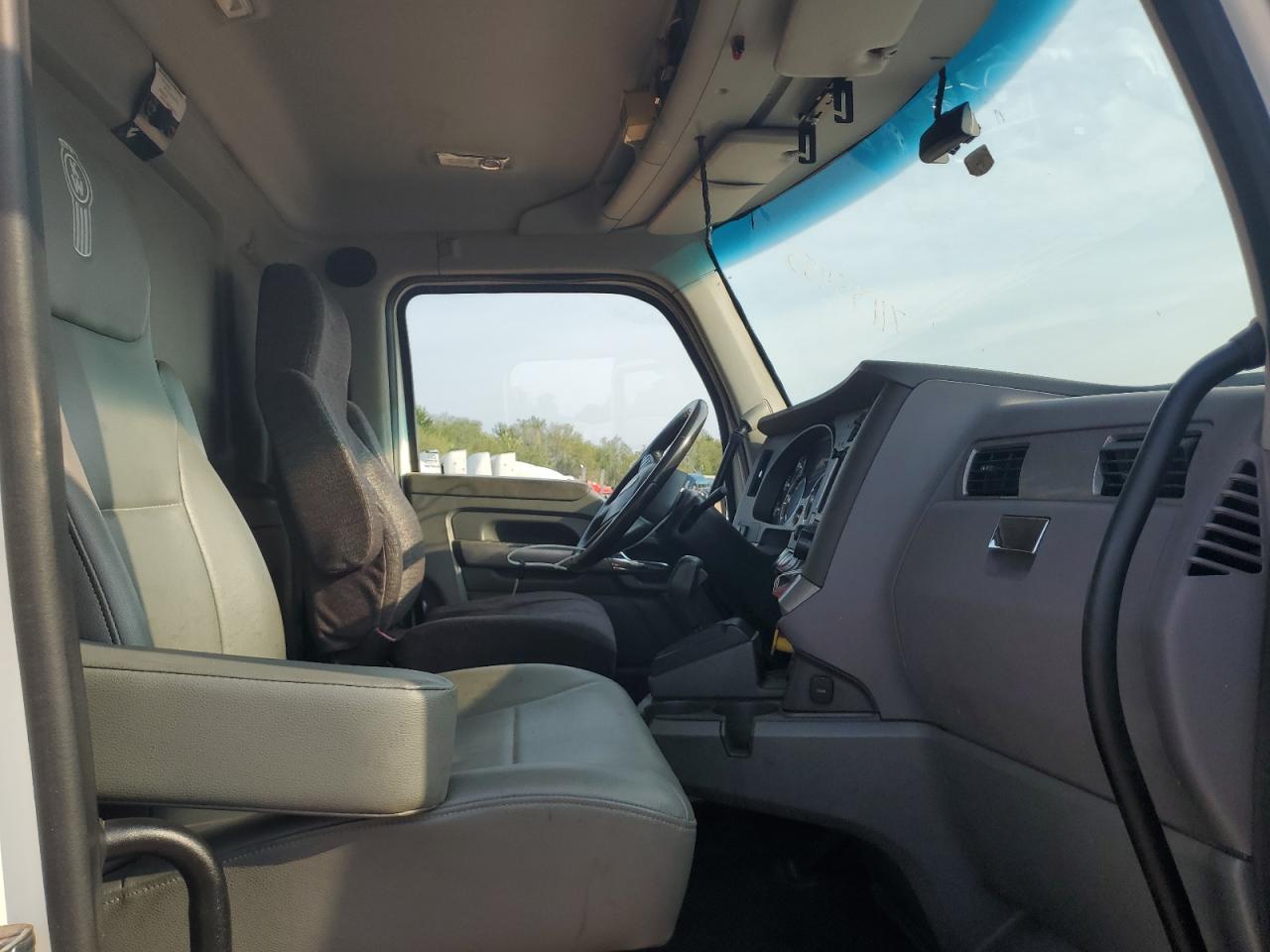 Lot #3253641972 2017 KENWORTH T680