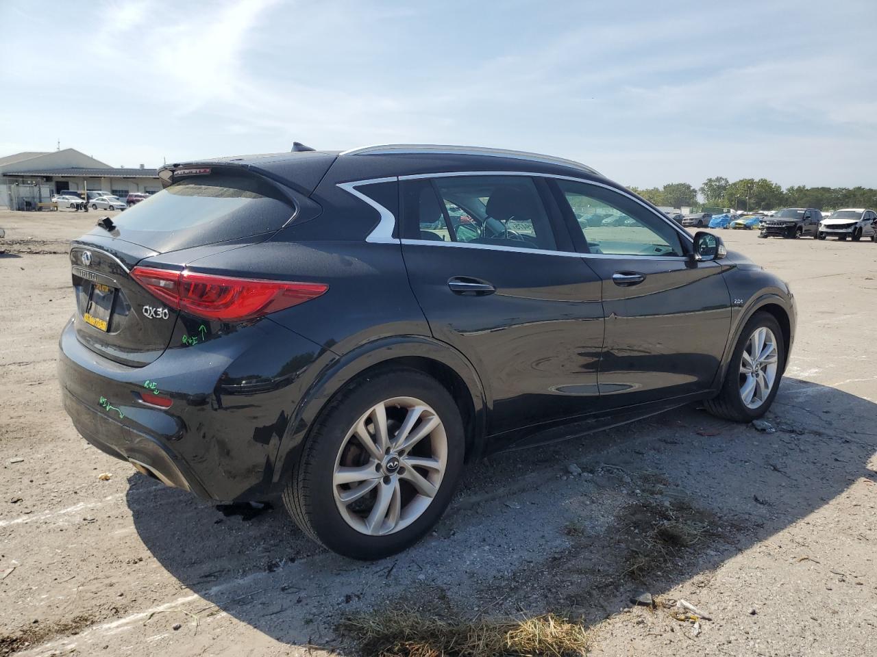 INFINITI QX30 BASE