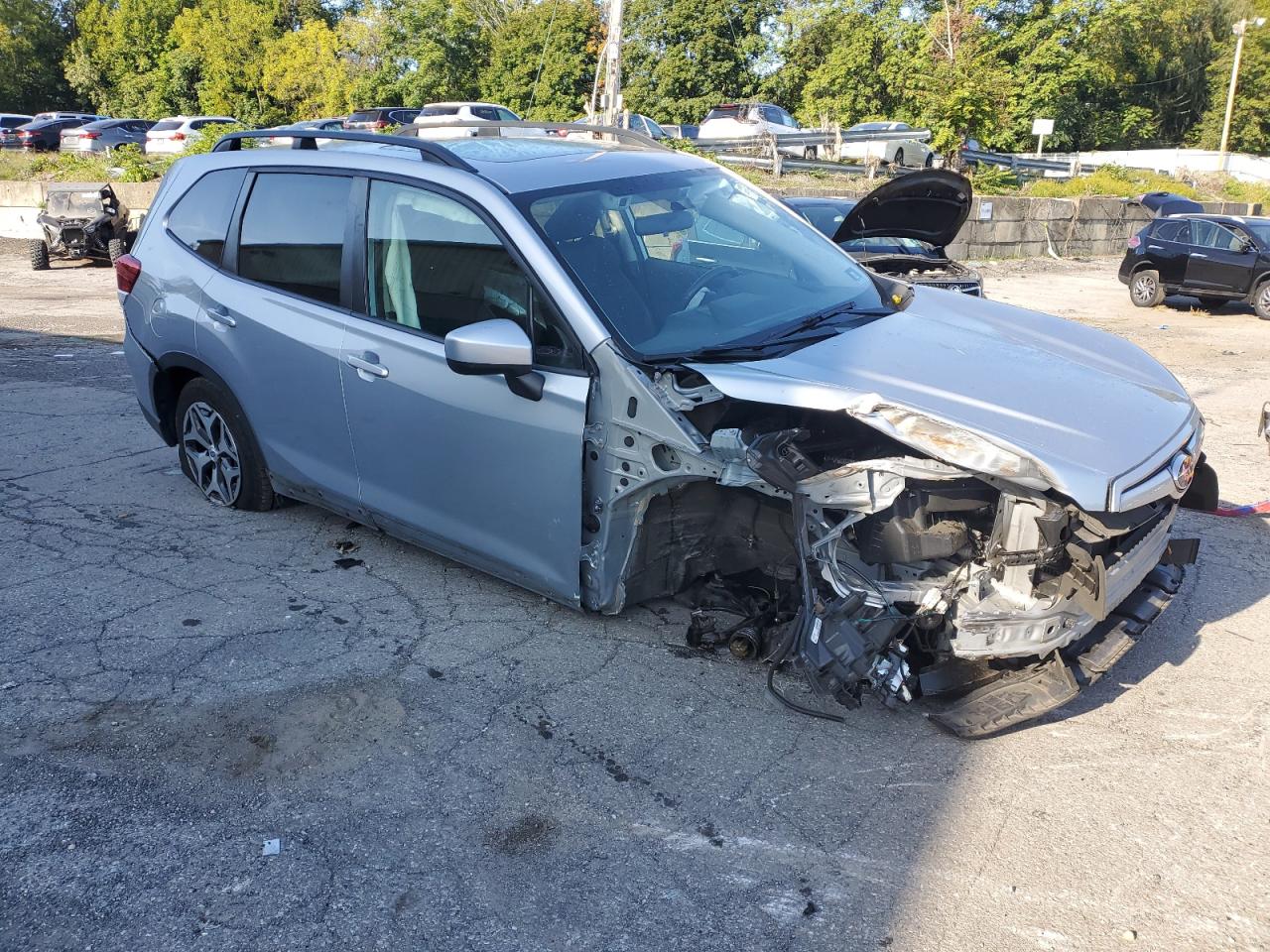 SUBARU FORESTER PREMIUM