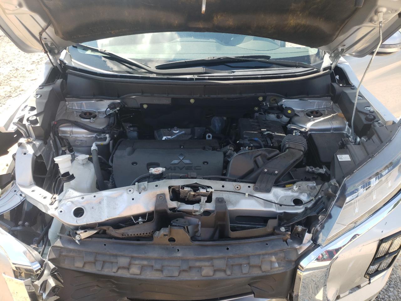 MITSUBISHI OUTLANDER ES