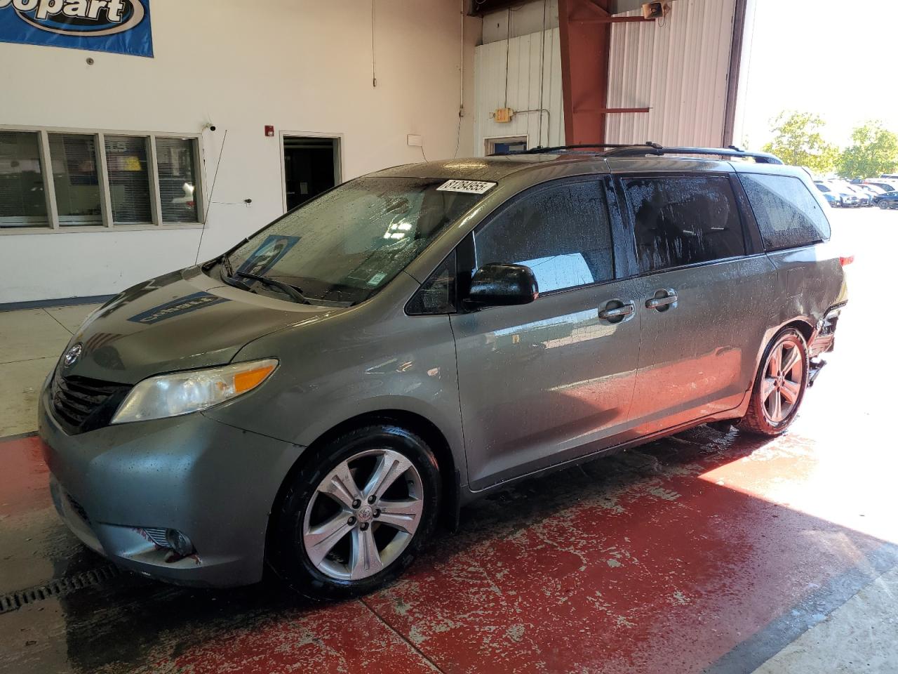  Salvage Toyota Sienna