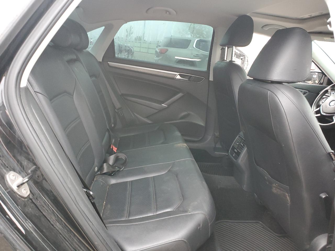 VOLKSWAGEN PASSAT SE