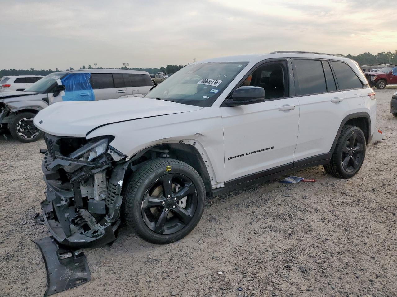  Salvage Jeep Grand Cherokee