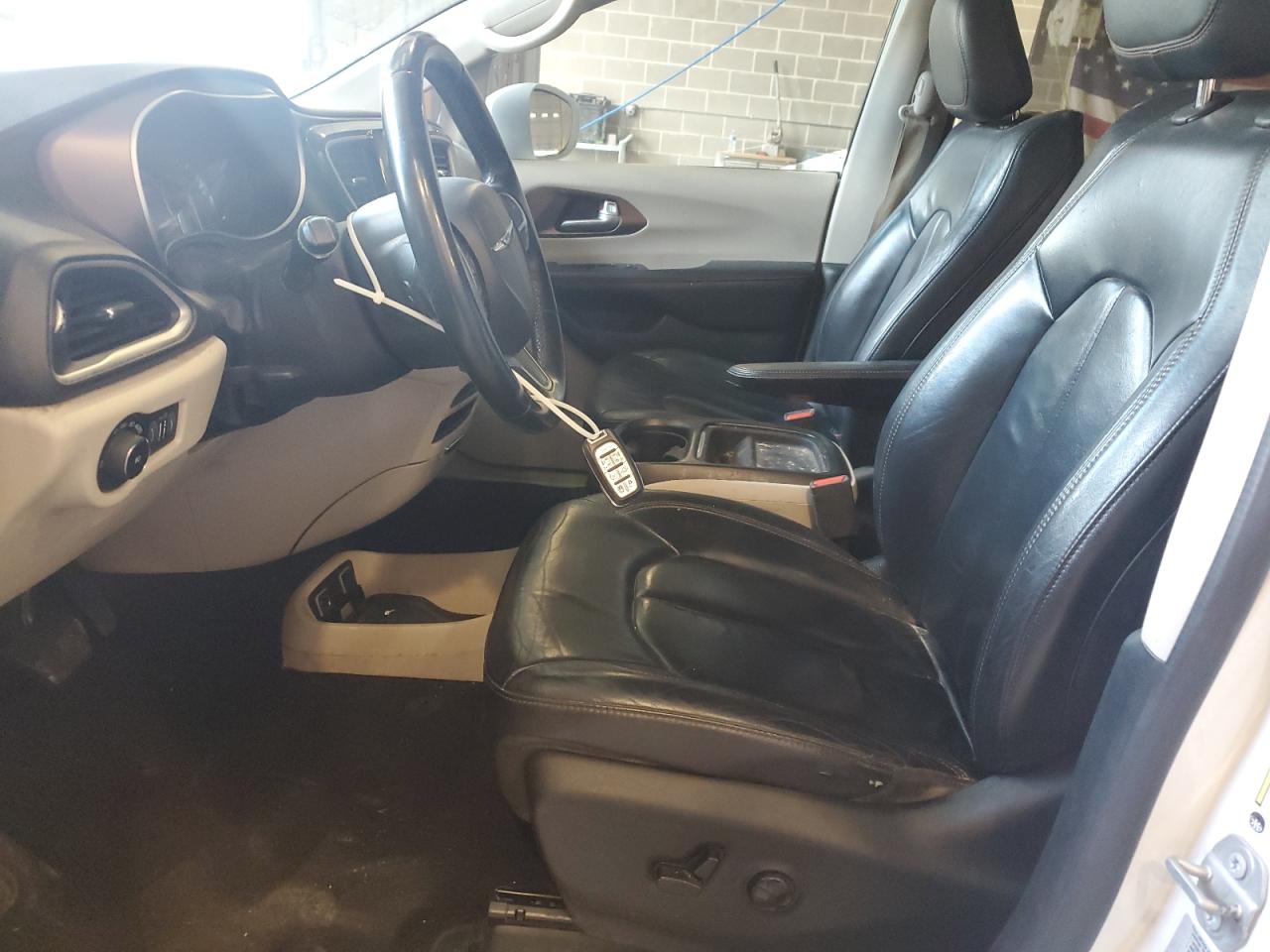 CHRYSLER PACIFICA TOURING L