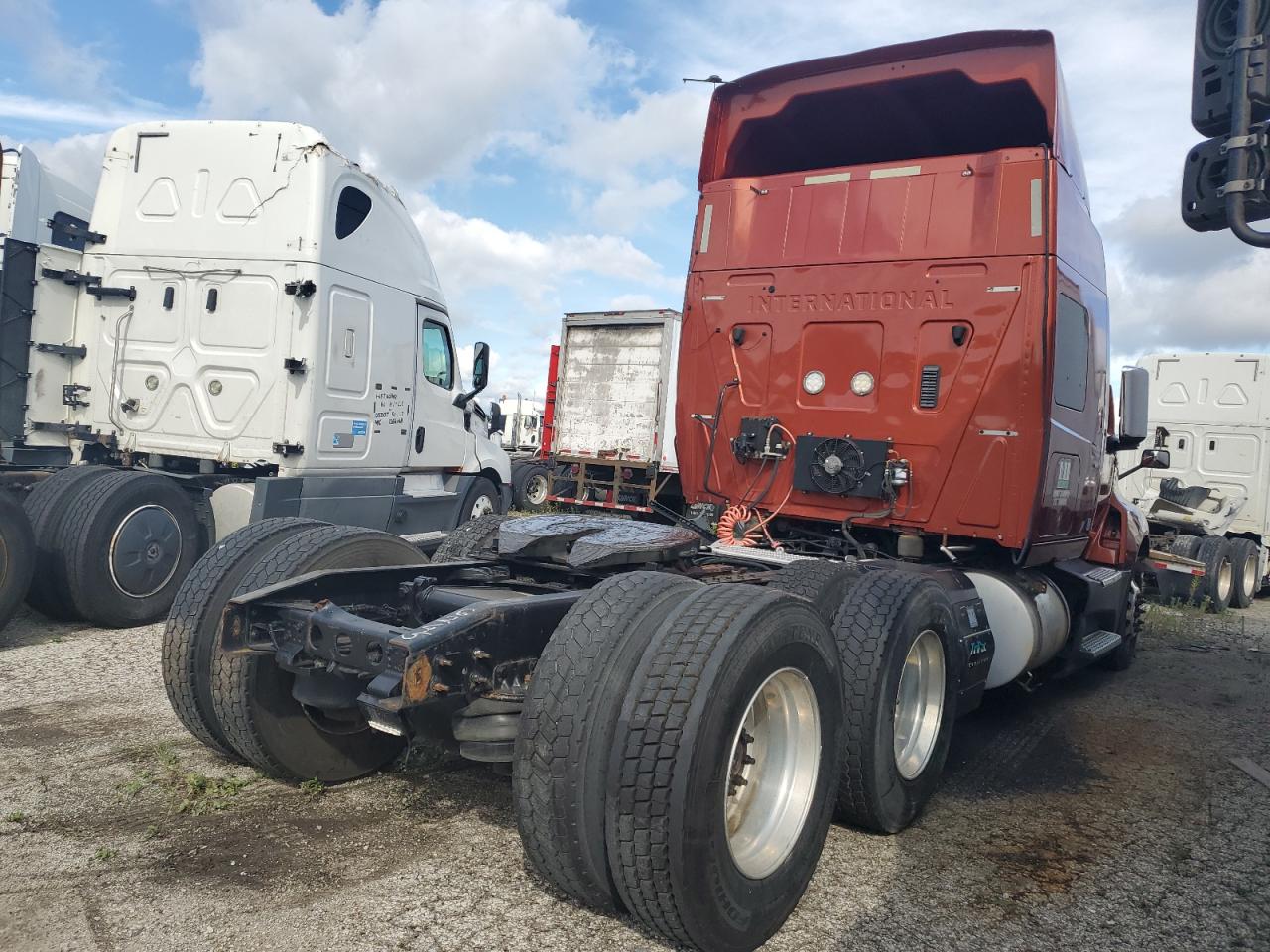 Lot #3261296886 2018 INTERNATIONAL LT625