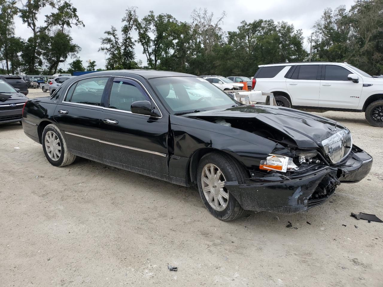 LINCOLN TOWN CAR SIGNATURE LIMITED