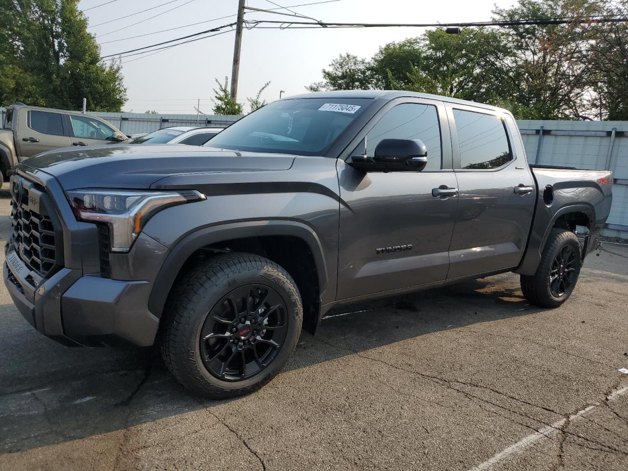 TOYOTA TUNDRA CREWMAX LIMITED