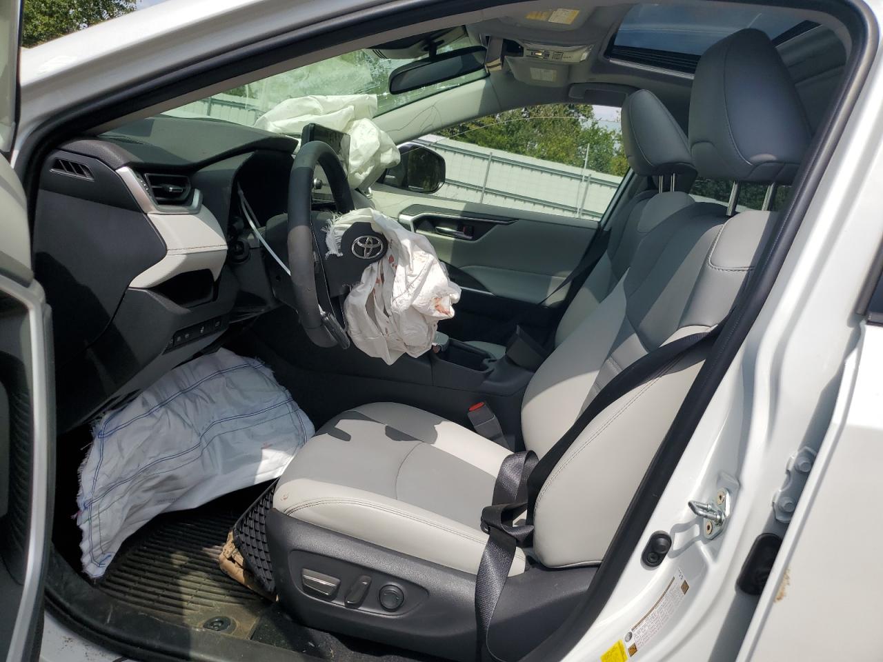 TOYOTA RAV4 XLE PREMIUM