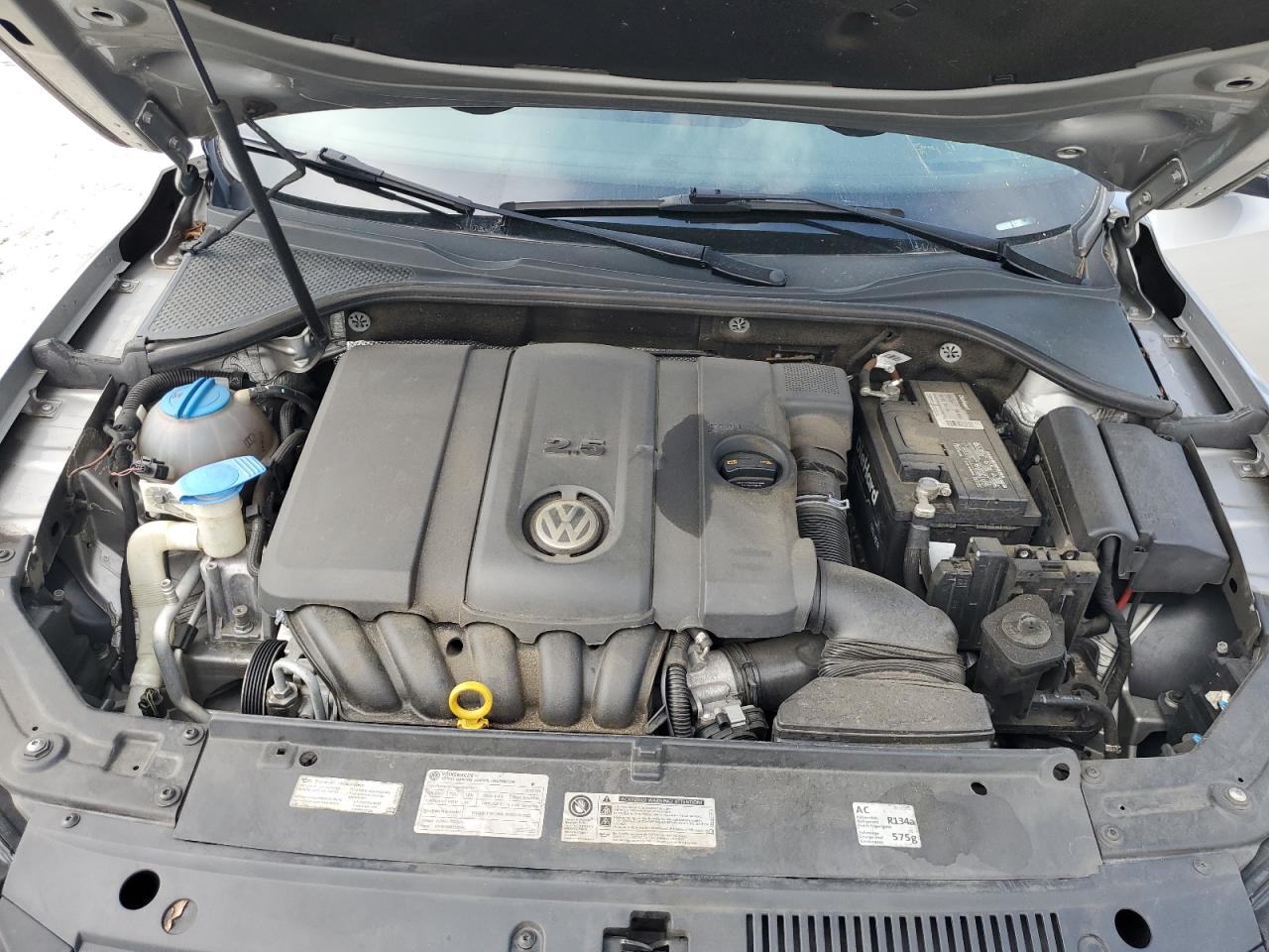 VOLKSWAGEN PASSAT SE