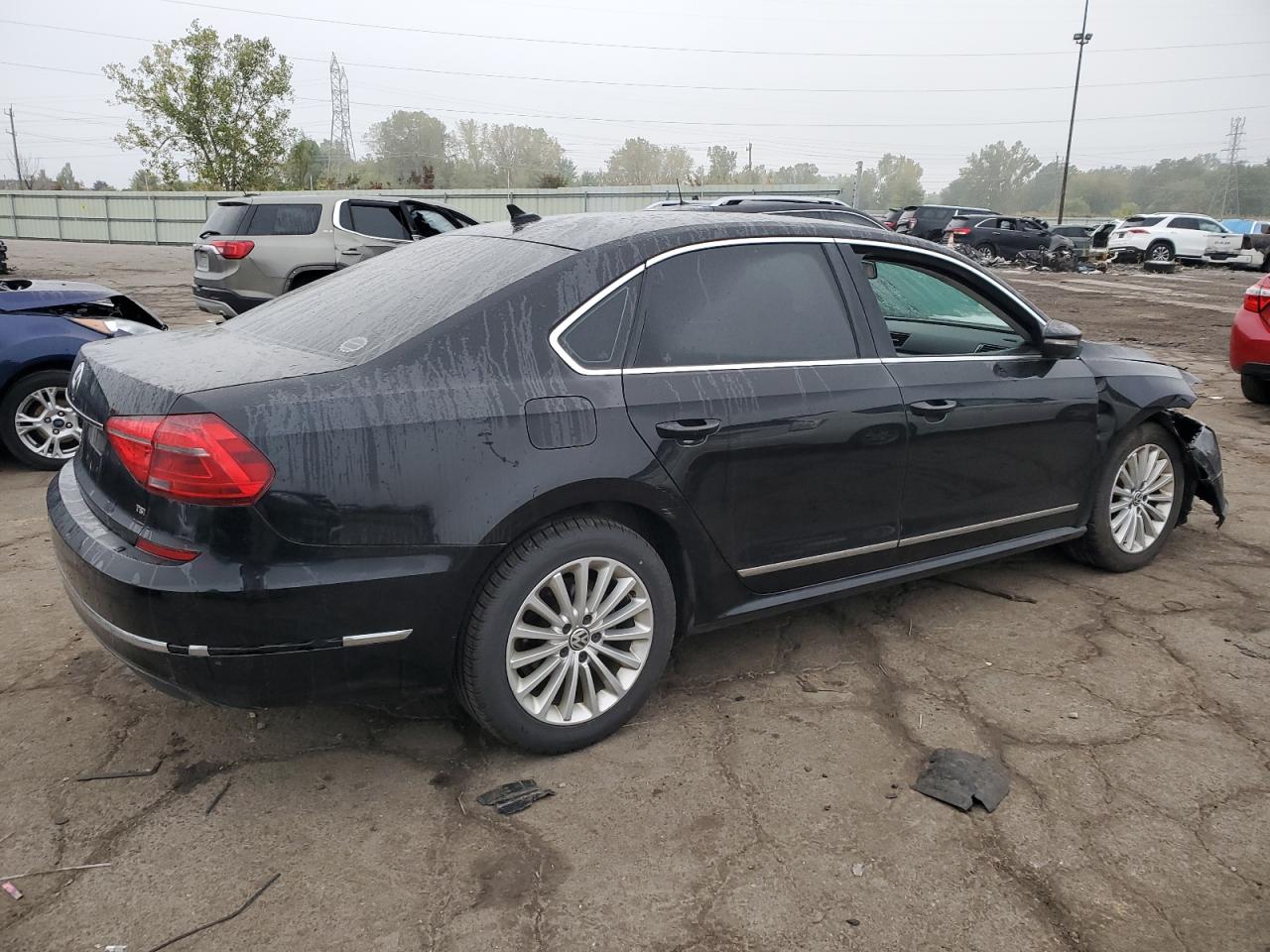 VOLKSWAGEN PASSAT SE