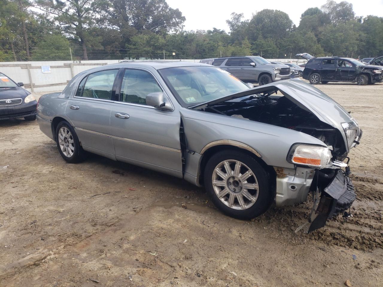 Lot #3275655797 2006 LINCOLN TOWN CAR S