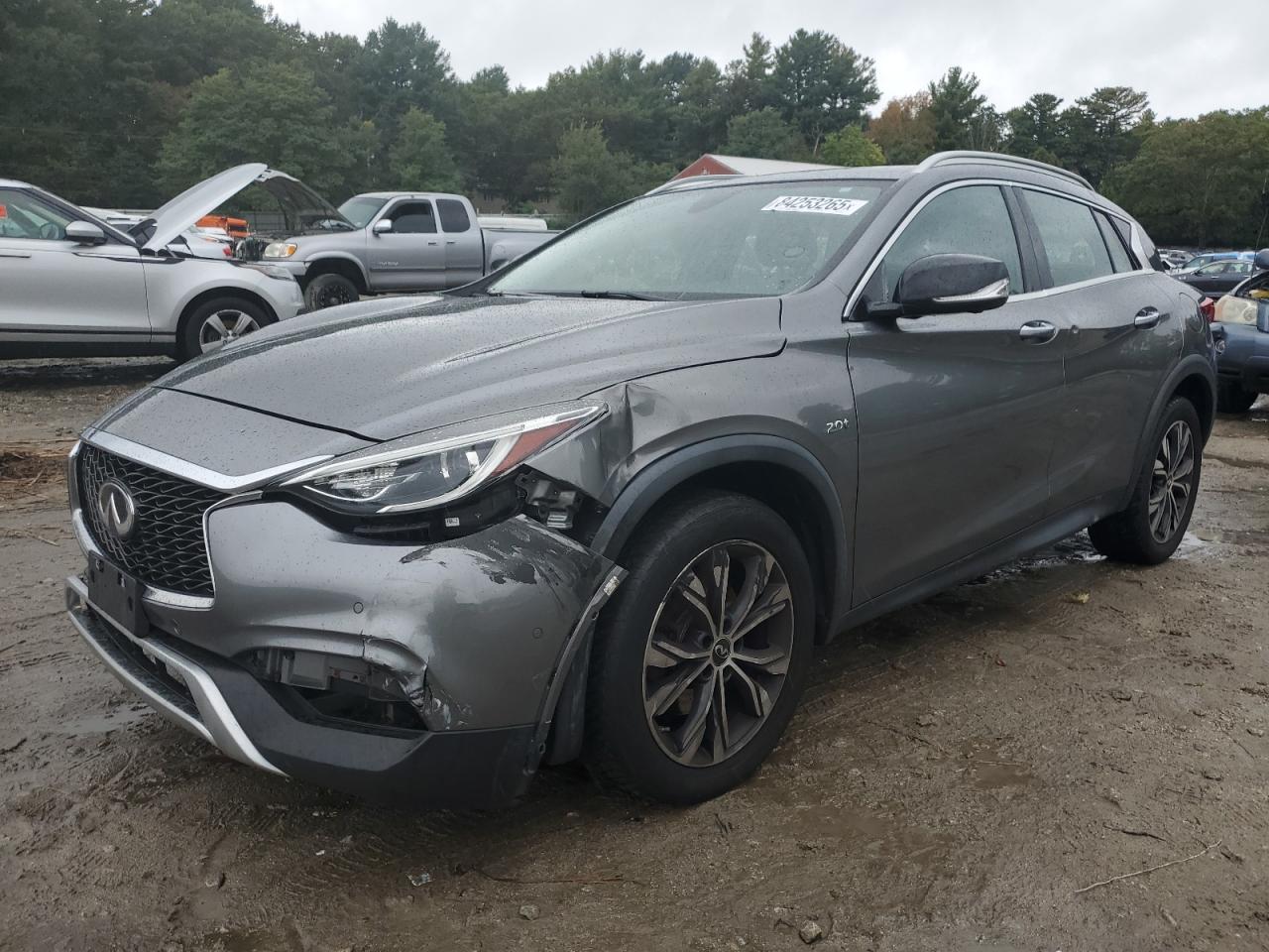INFINITI QX30 LUXE