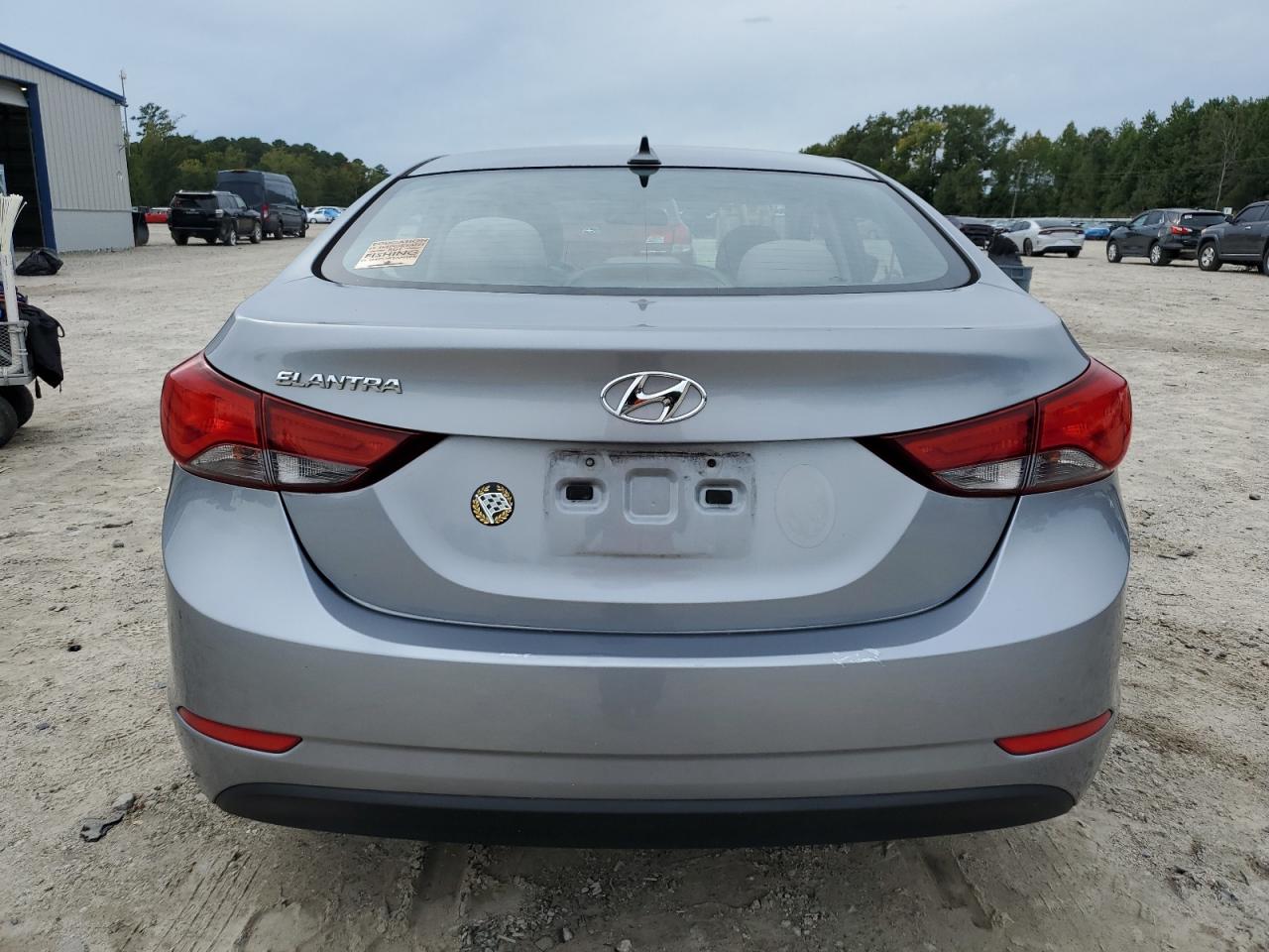 HYUNDAI ELANTRA SE