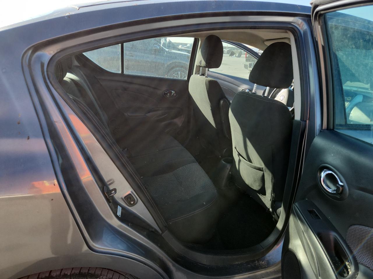 Lot #3316093252 2019 NISSAN VERSA S