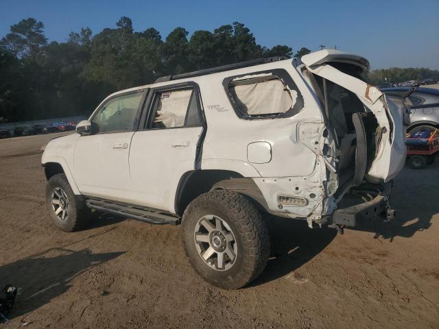 2019 TOYOTA 4RUNNER SR JTEBU5JR8K5717576