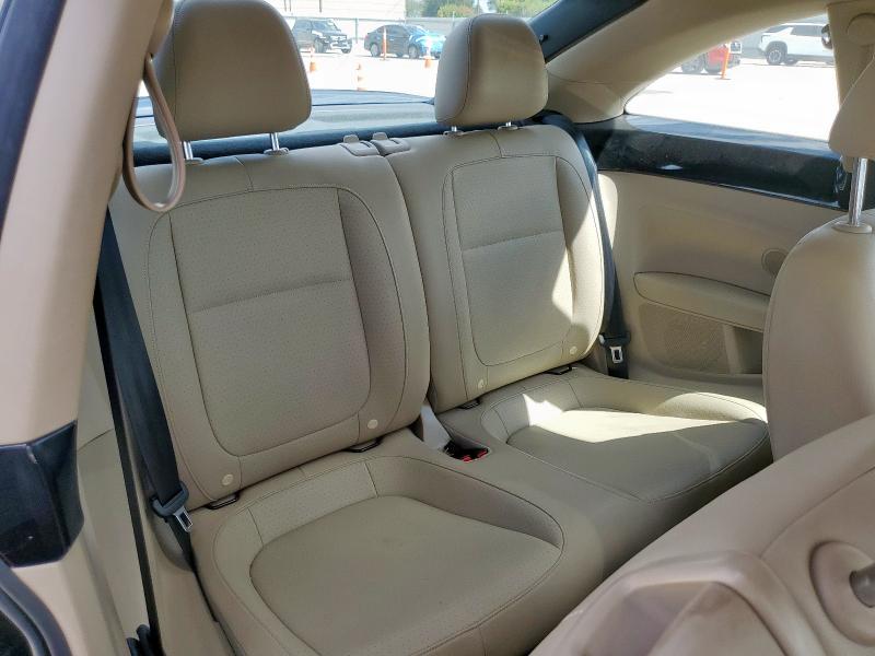 2019 VOLKSWAGEN BEETLE SE 3VWJD7AT1KM711584