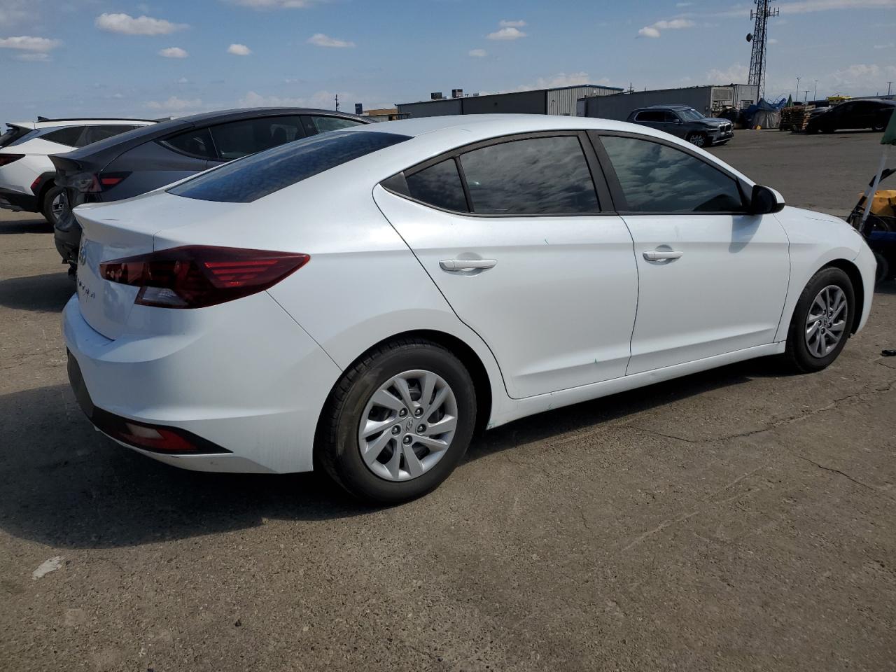 HYUNDAI ELANTRA SE