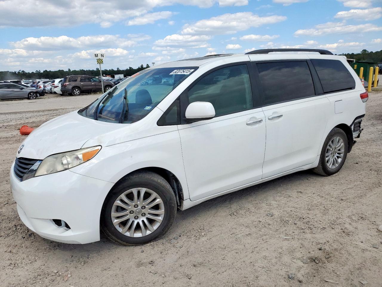 TOYOTA SIENNA XLE