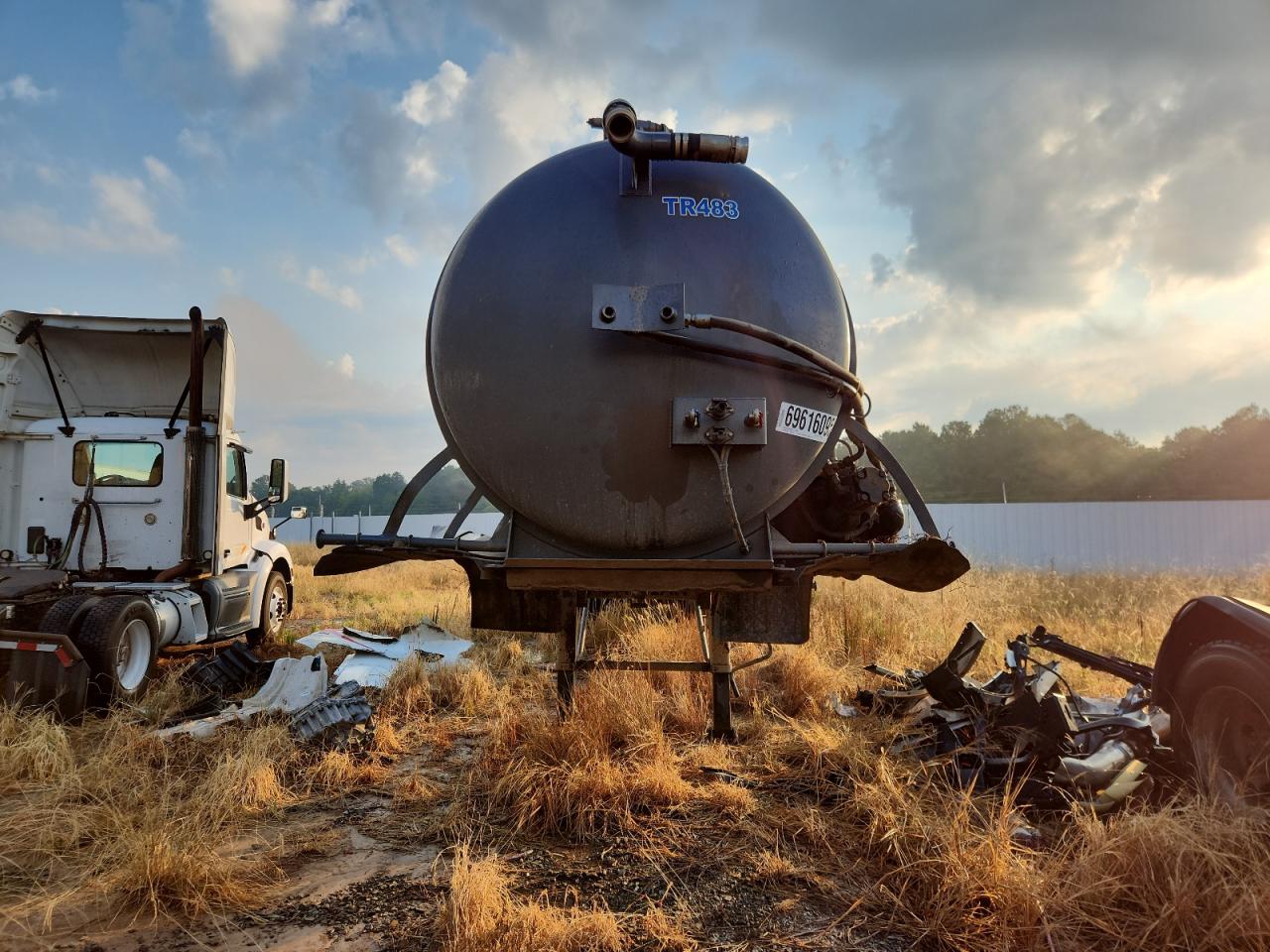 Lot #3291380131 2024 TANKER UNKNOWN