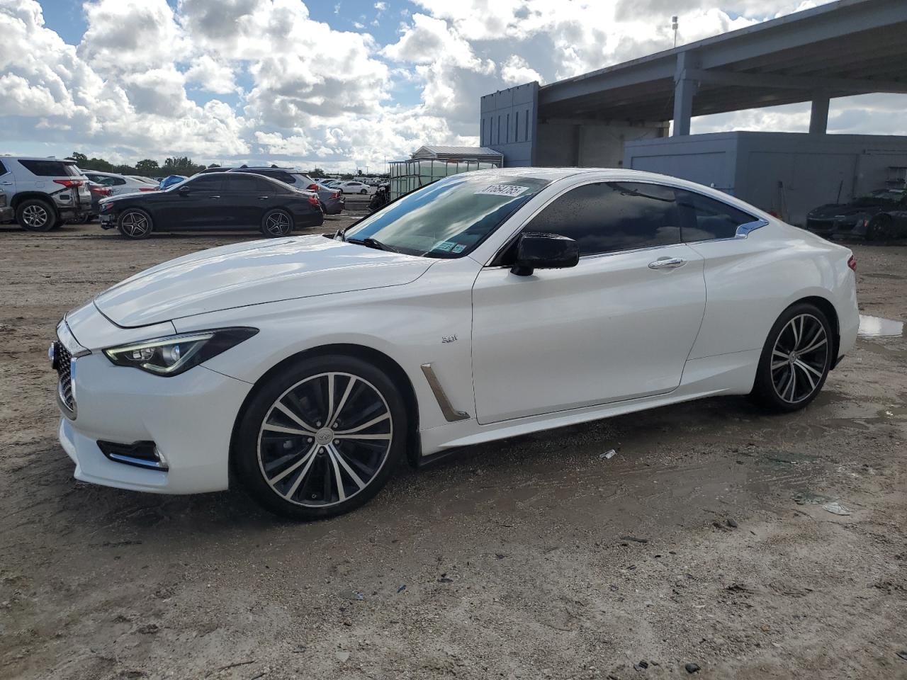 INFINITI Q60 LUXE 300