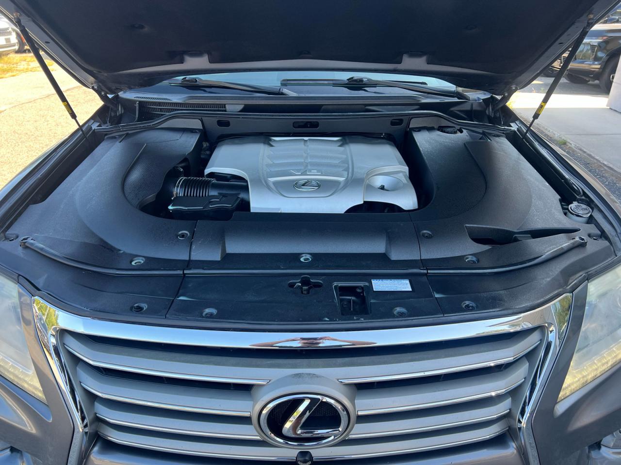 LEXUS LX 570