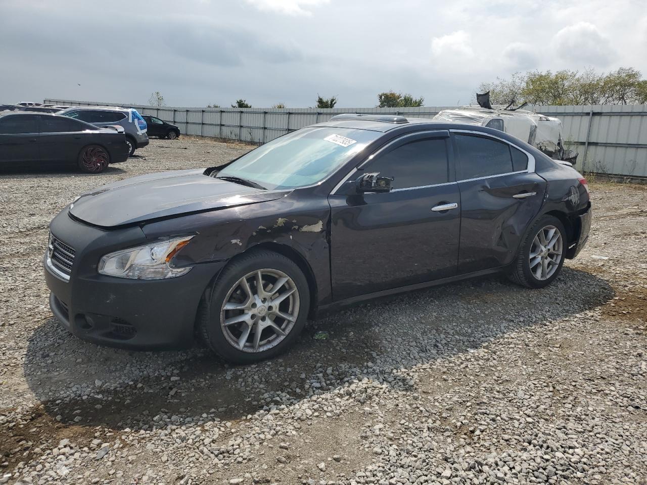 NISSAN MAXIMA S