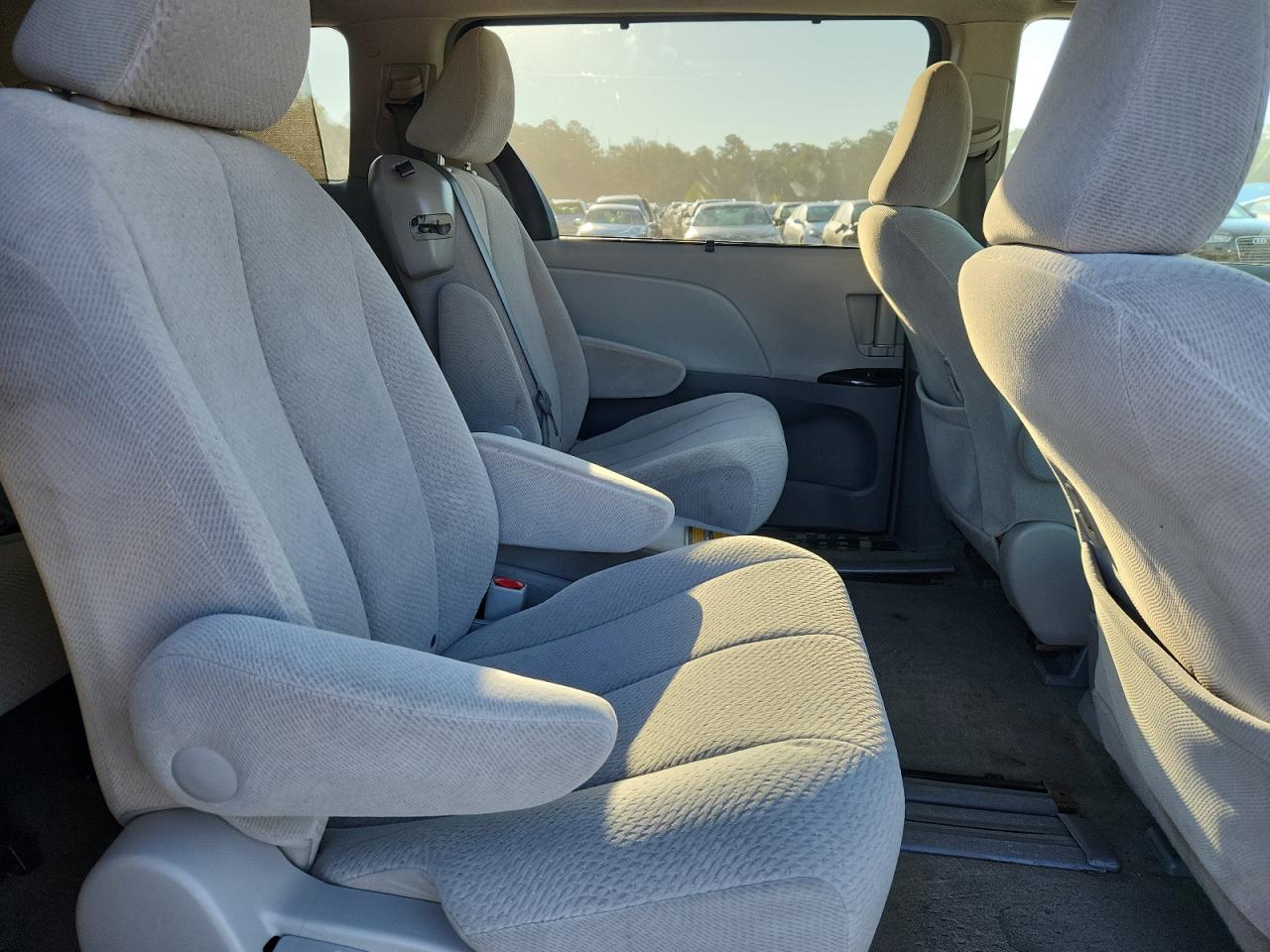 Lot #3278660948 2013 TOYOTA SIENNA LE