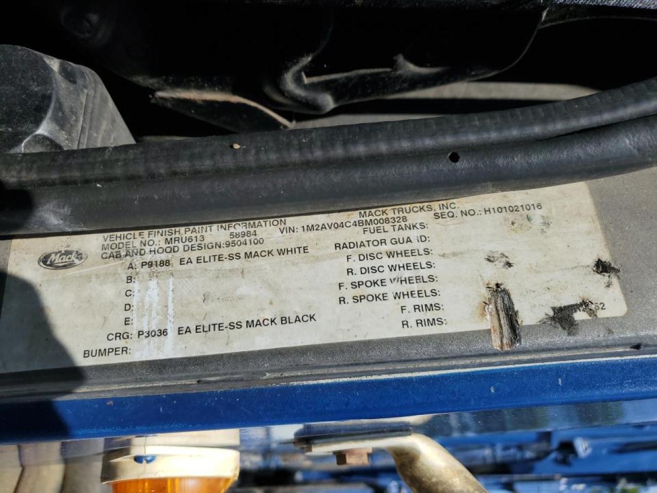 Lot #3309290625 2011 MACK 600 MRU600