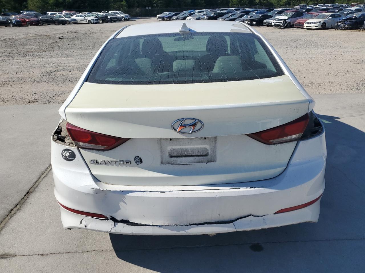 HYUNDAI ELANTRA SE