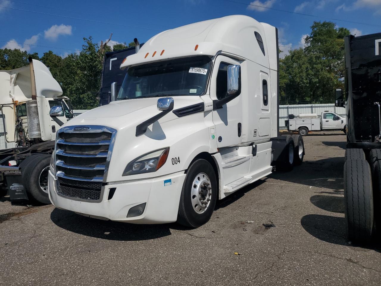 Lot #3242453969 2019 FREIGHTLINER CASCADIA 1