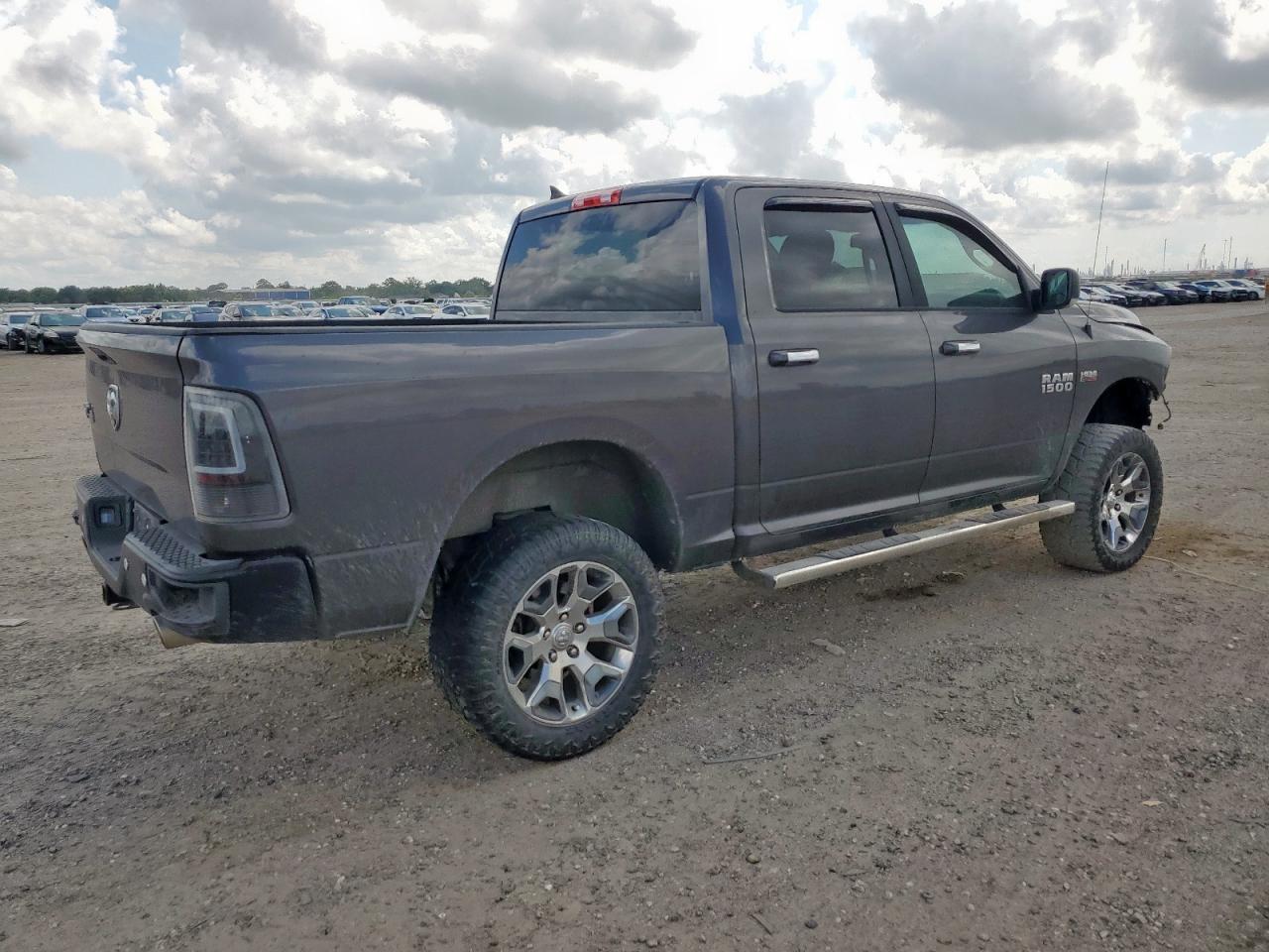 RAM 1500 SLT