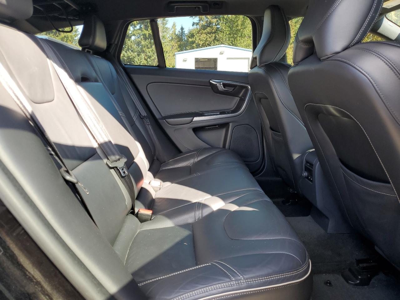 VOLVO V60 T6 R-DESIGN