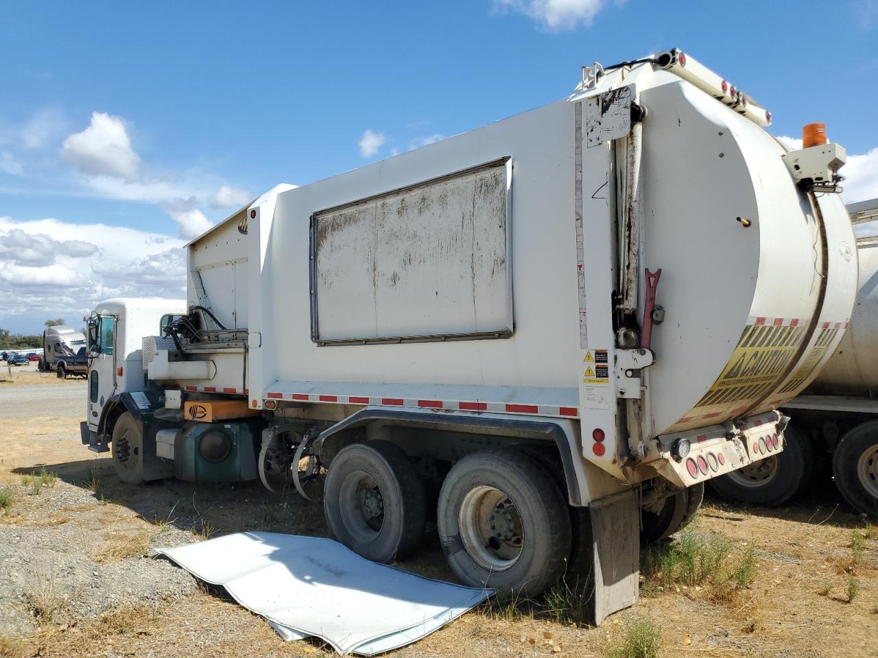 Lot #3275543068 2009 PETERBILT TRACTOR 320