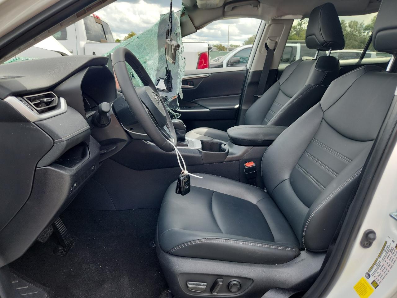 TOYOTA RAV4 XLE PREMIUM