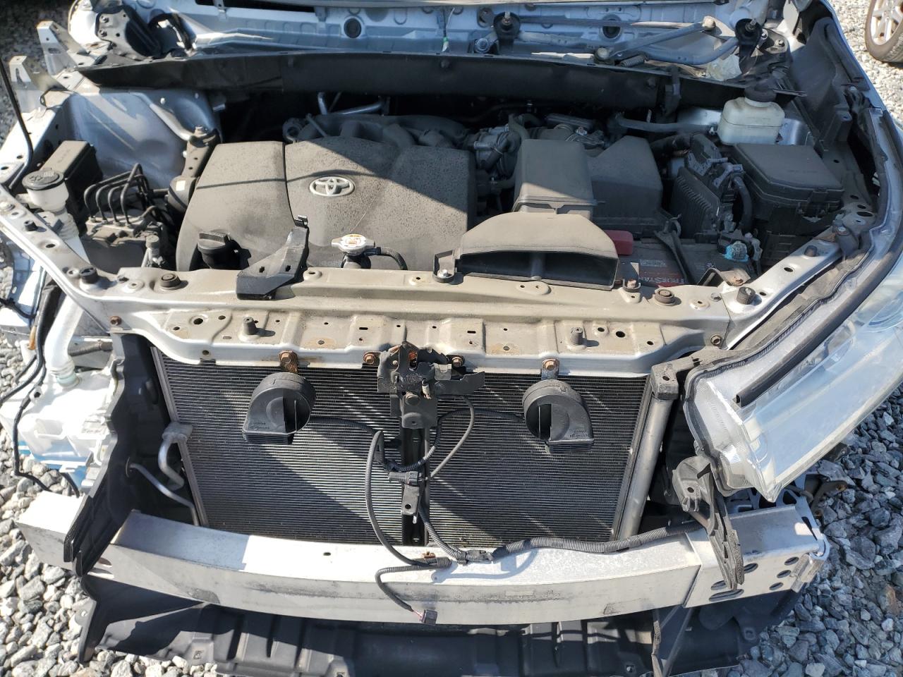 TOYOTA HIGHLANDER SE