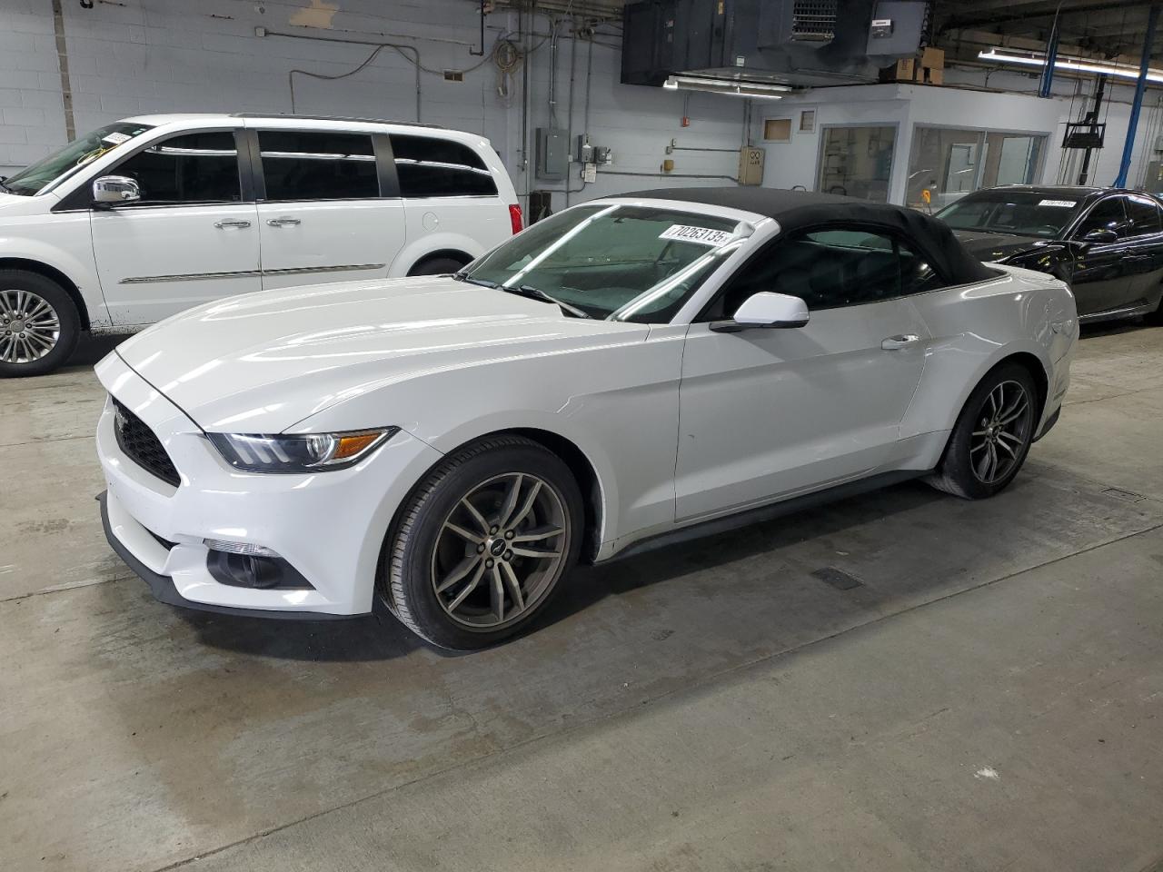 FORD MUSTANG