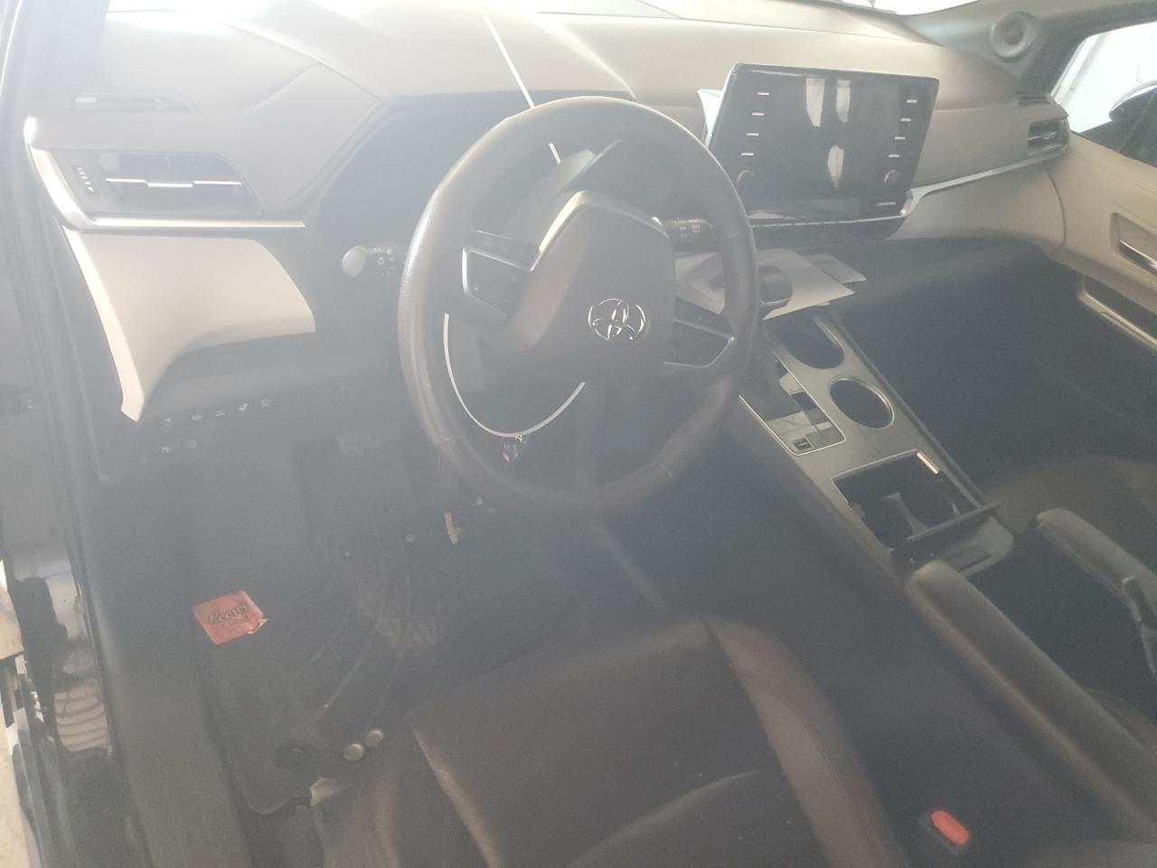 TOYOTA SIENNA LIMITED