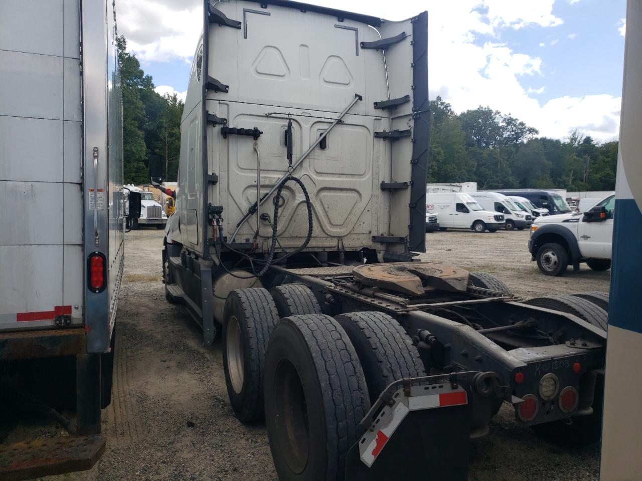 Lot #3234350058 2019 FREIGHTLINER CASCADIA 1