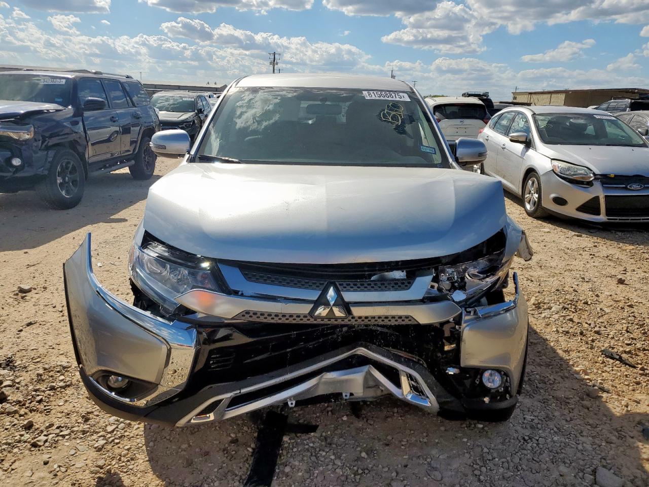 MITSUBISHI OUTLANDER SE