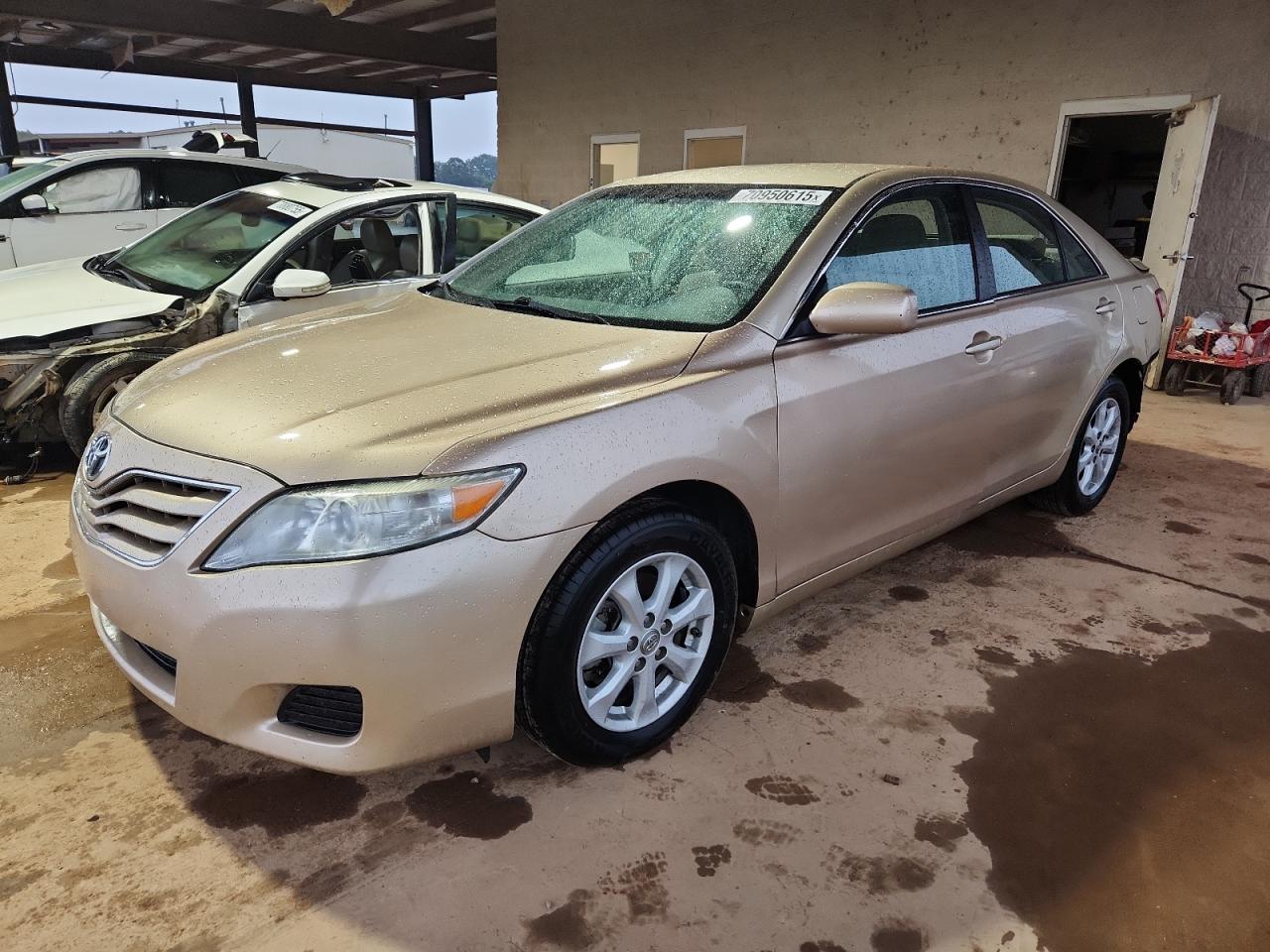 TOYOTA CAMRY BASE