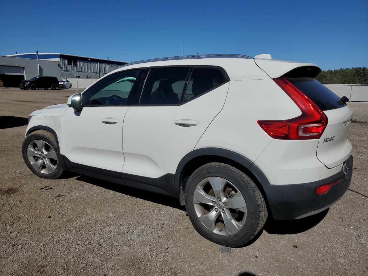 VOLVO XC40 T5 MOMENTUM