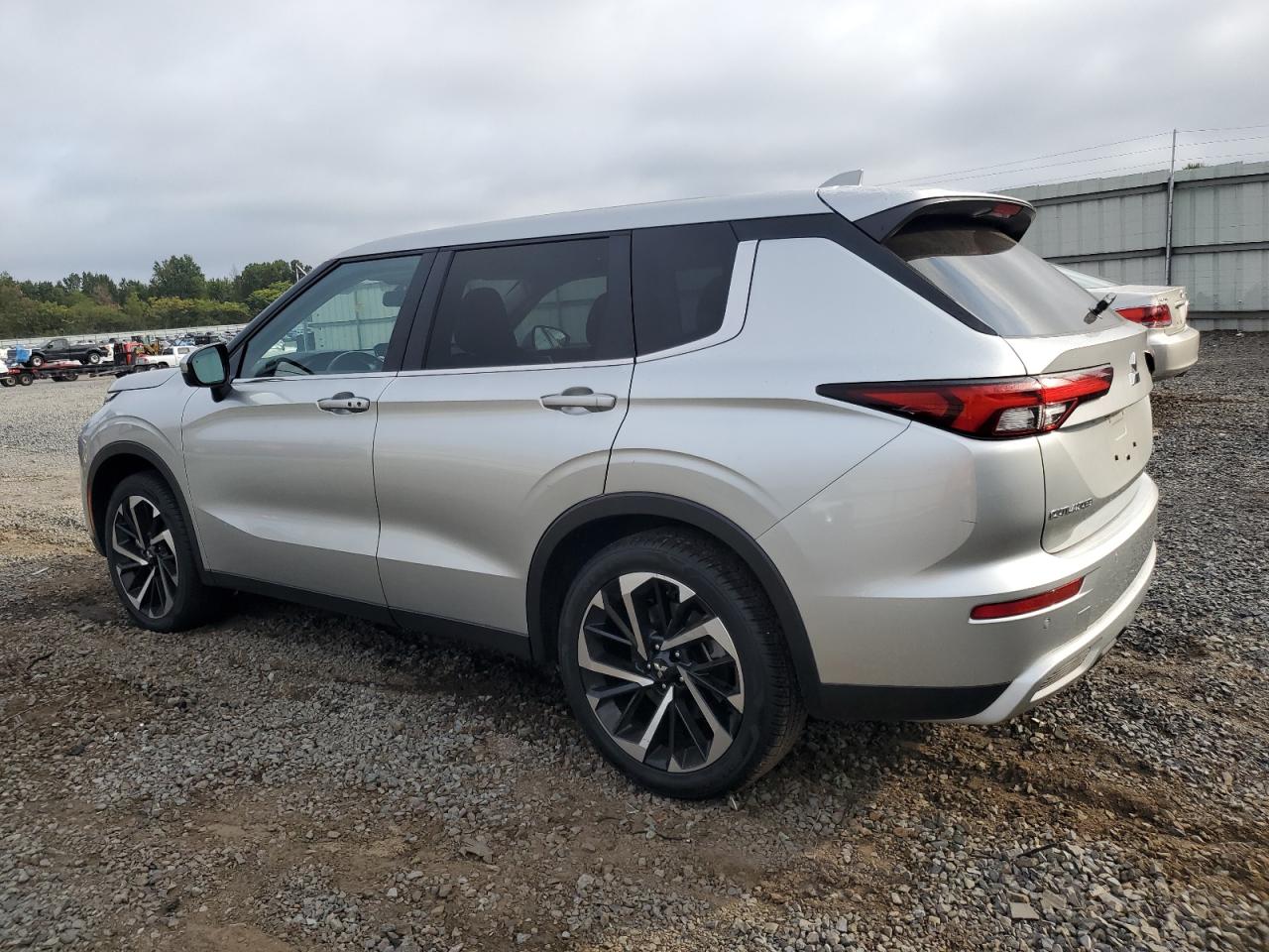 MITSUBISHI OUTLANDER SE