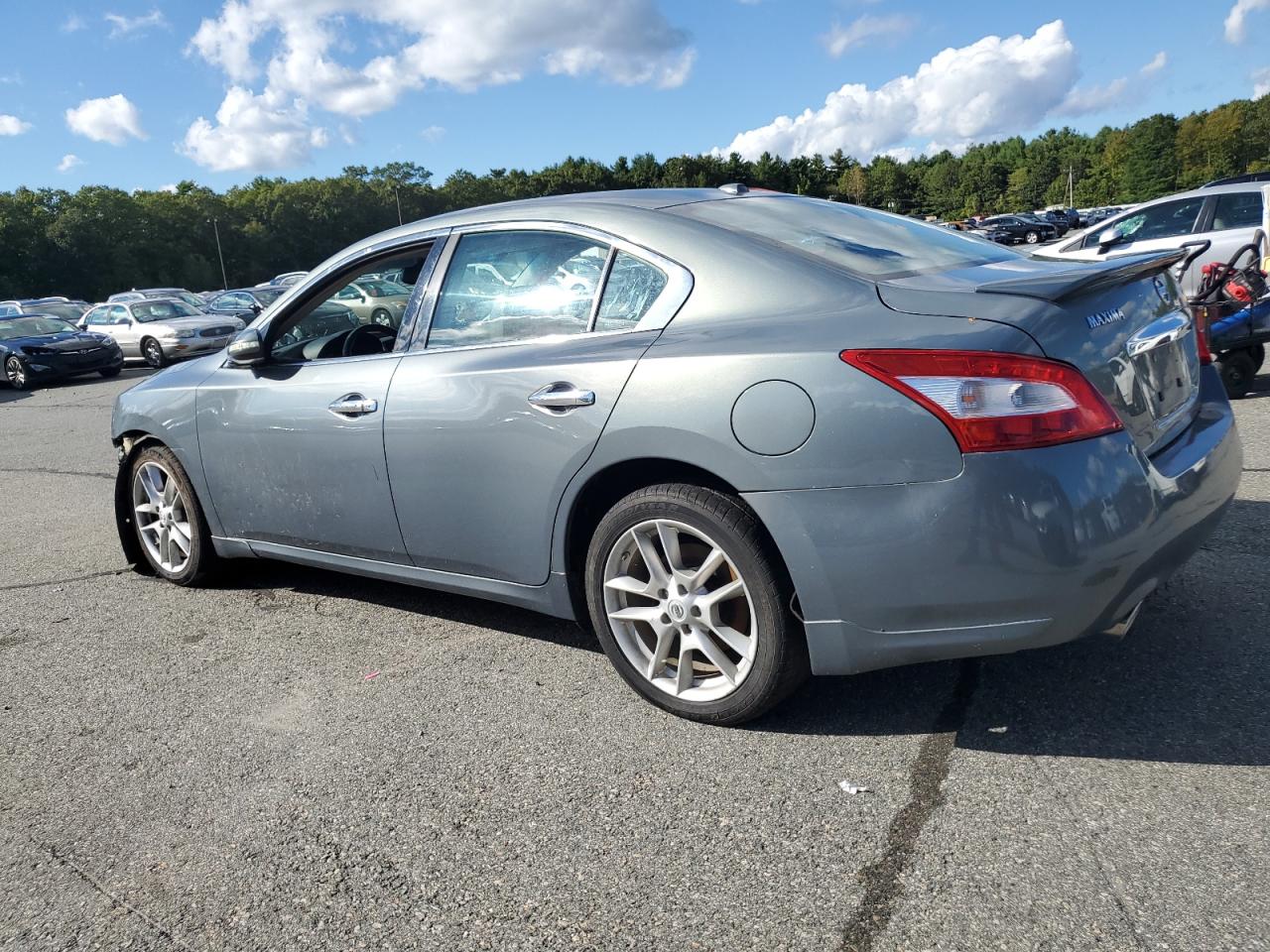 NISSAN MAXIMA S