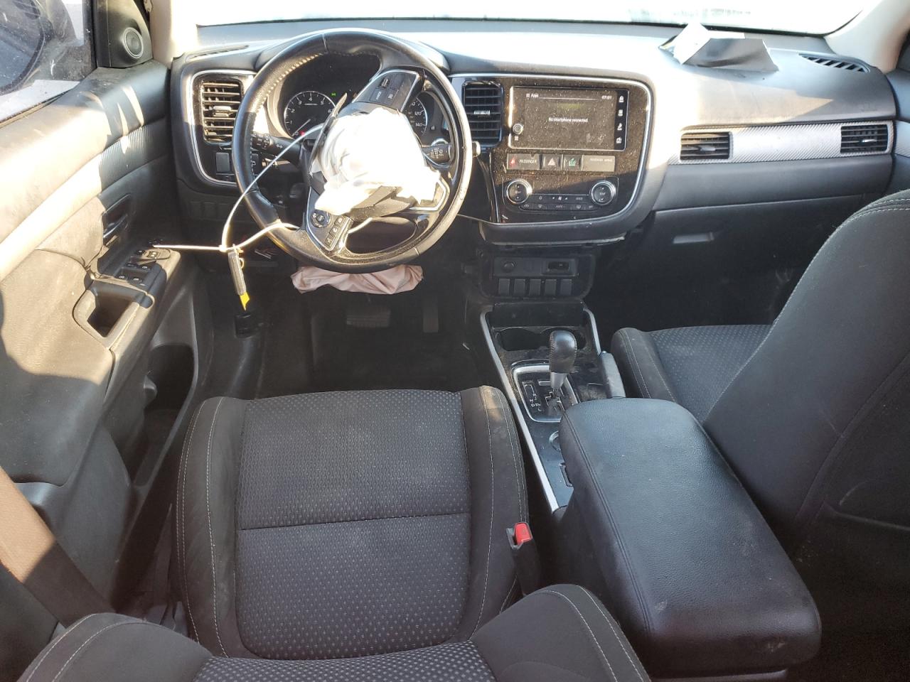 MITSUBISHI OUTLANDER SE