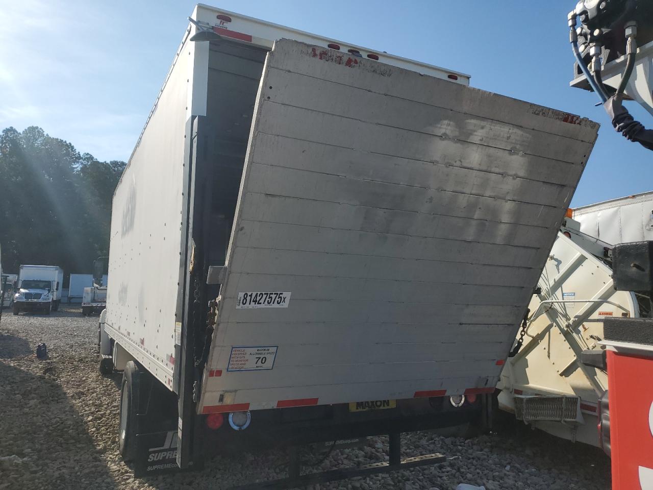 Lot #3254449141 2017 HINO 258/268