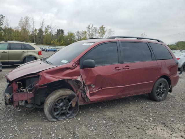 TOYOTA SIENNA LE