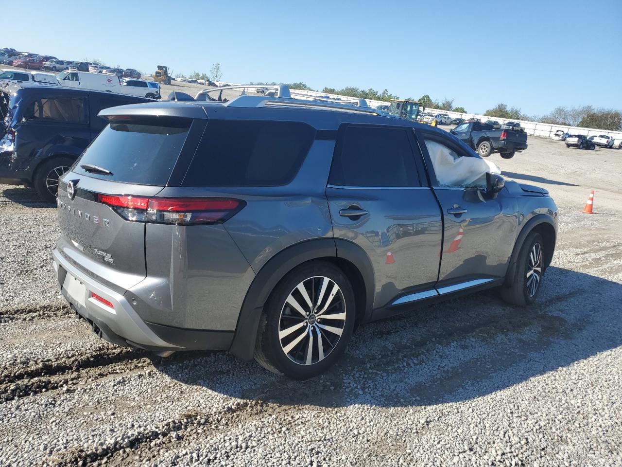 NISSAN PATHFINDER PLATINUM