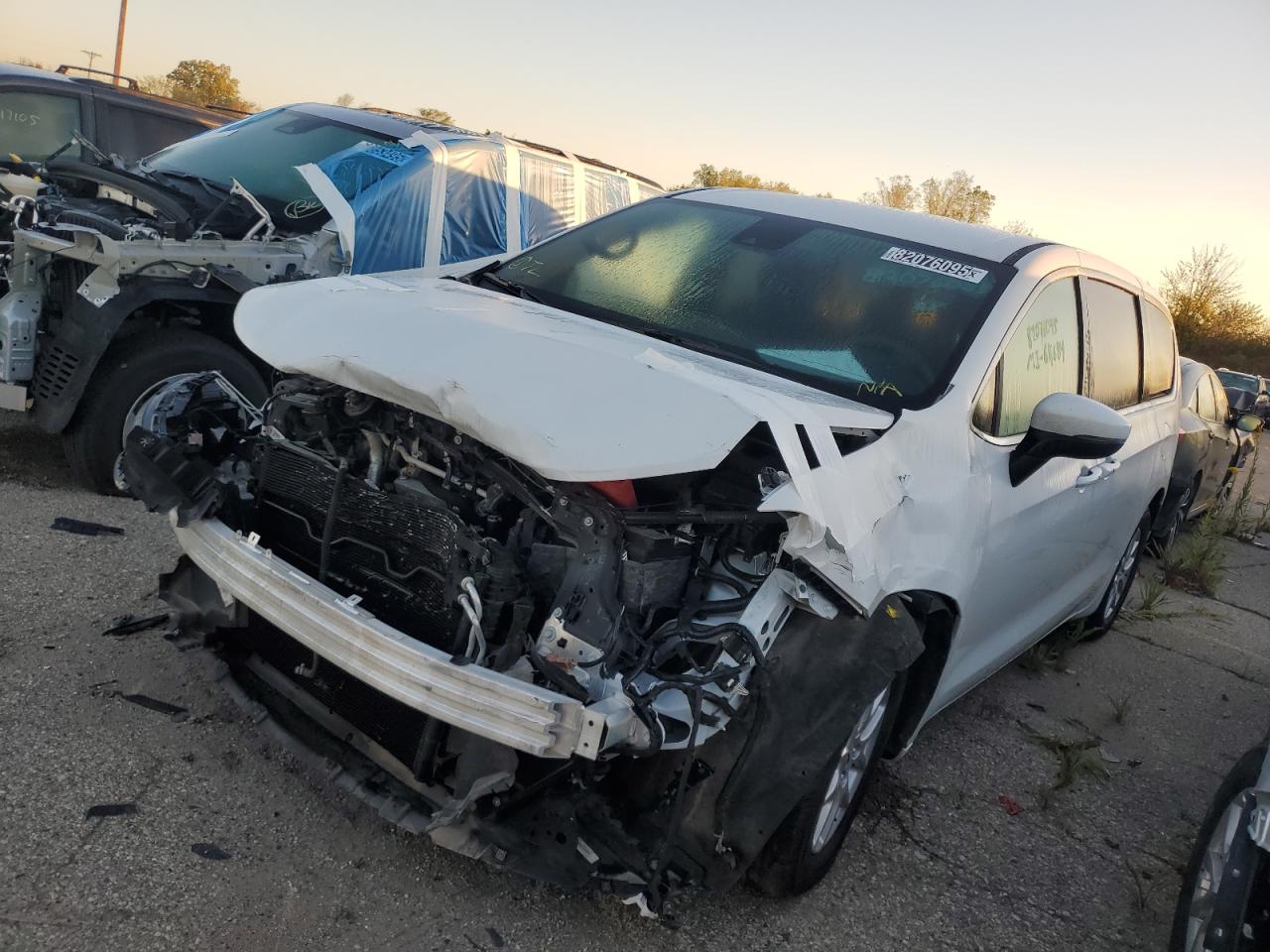  Salvage Chrysler Pacifica