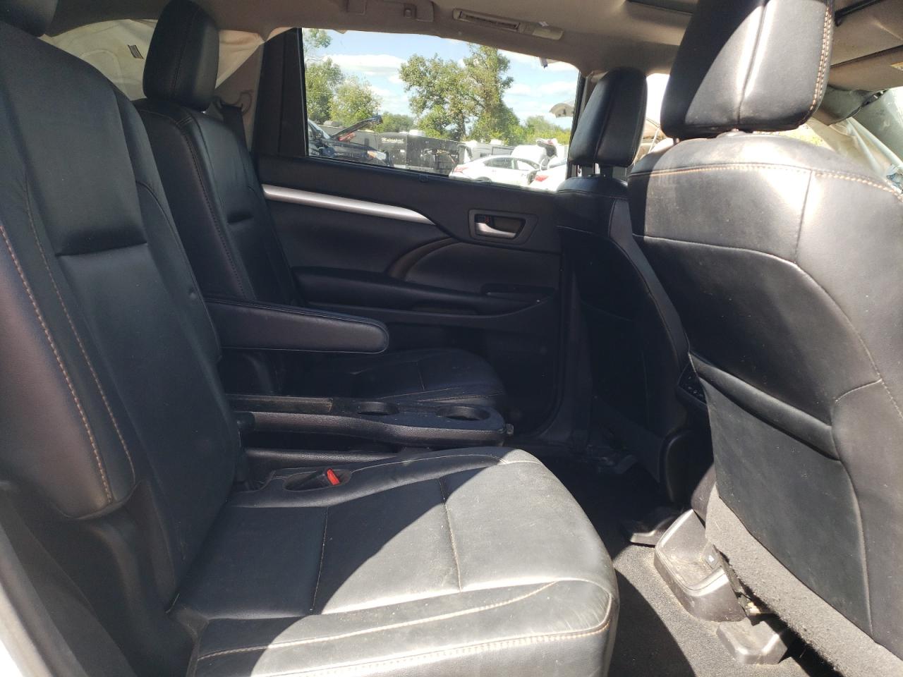 TOYOTA HIGHLANDER SE