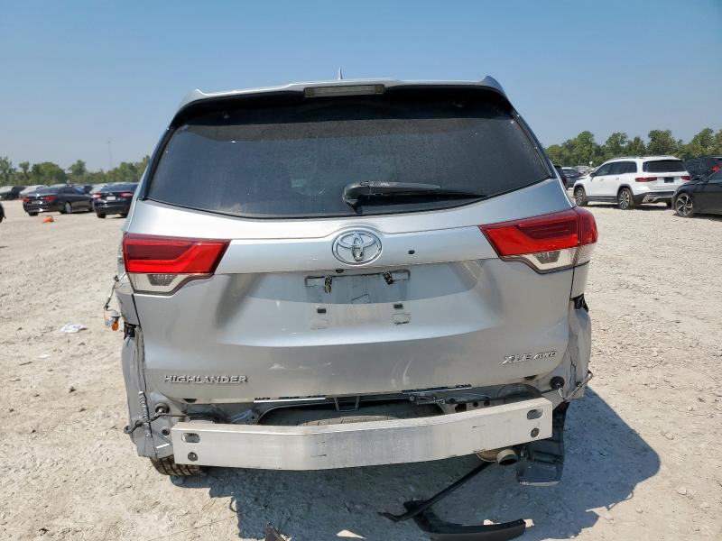 2018 TOYOTA HIGHLANDER SE 5TDJZRFH2JS498308